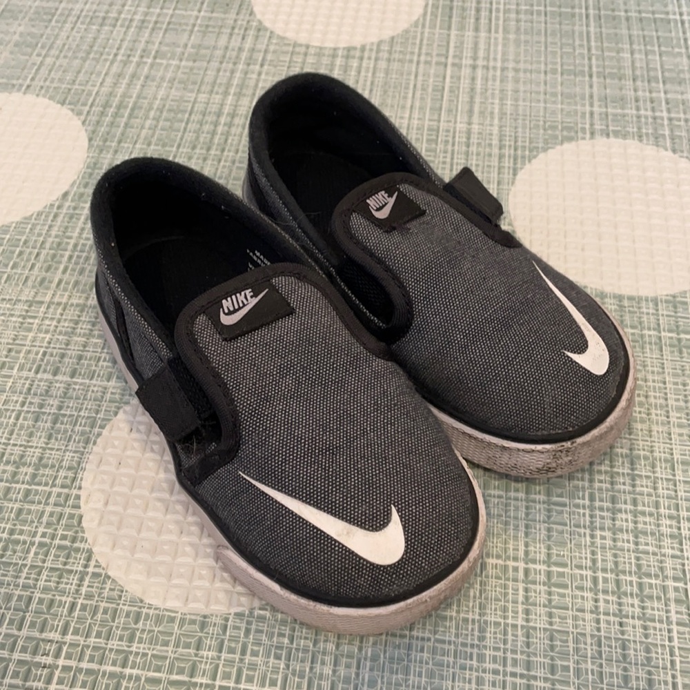 Nike slip on